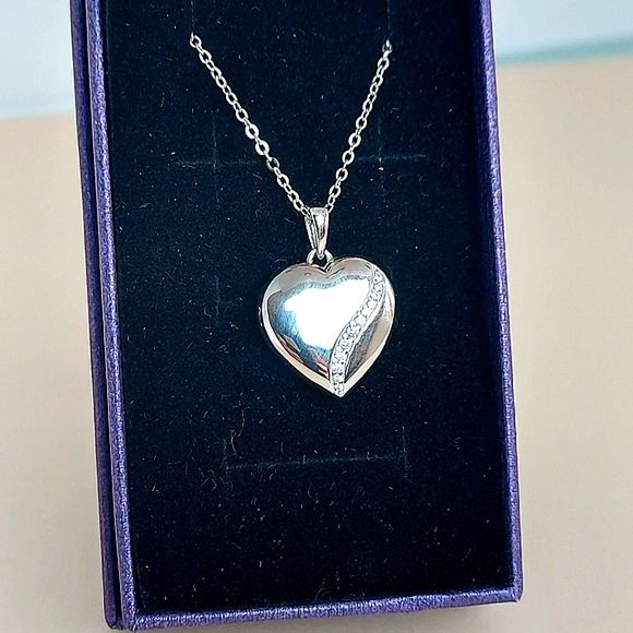 925 Sterling Silver Heart Shaped Locket w engraved message "I love you mom"