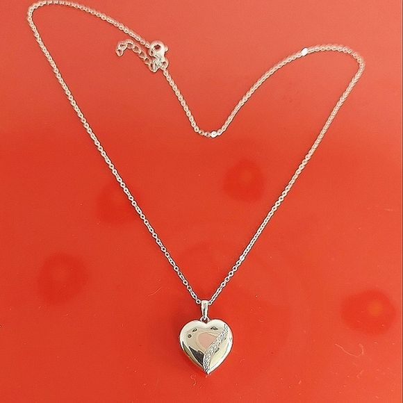 925 Sterling Silver Heart Shaped Locket w engraved message "I love you mom"