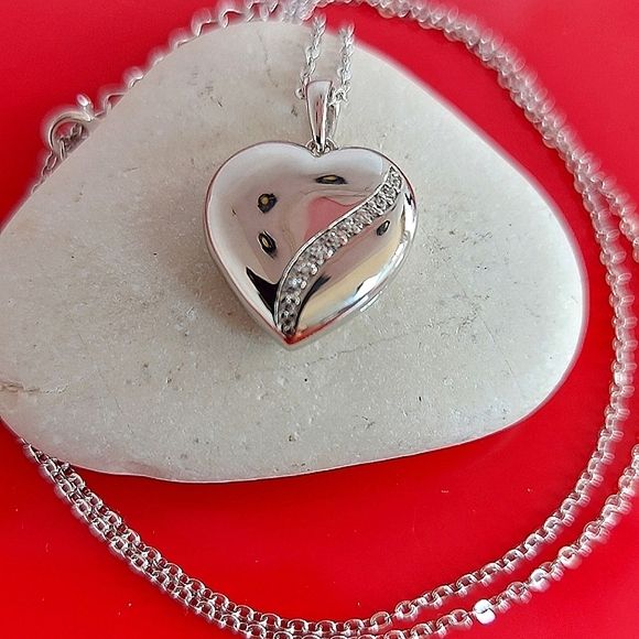 925 Sterling Silver Heart Shaped Locket w engraved message "I love you mom"