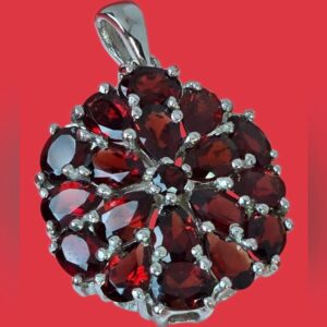 925 Sterling Silver Flower Pendant 2.2x2.2cm with Natural Garnet
